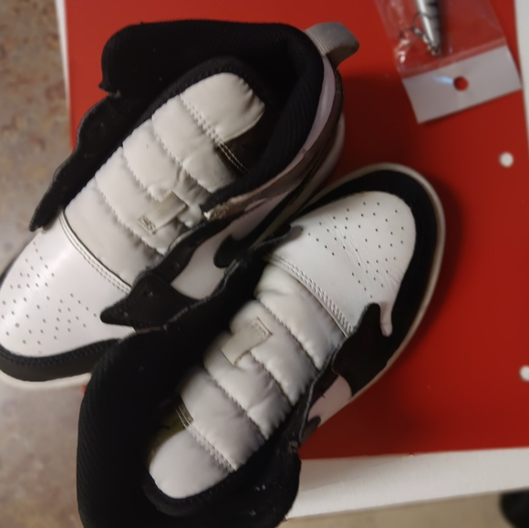 Jordan 1 kids 12.5 - Picture 7 of 7